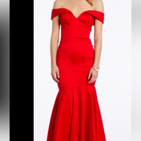 Red sweetheart off/on the shoulder mermaid dress - Picture 11 of 13